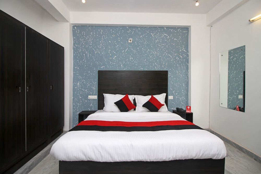 OYO 9025 Viditva 1 Suite, 1 King Bed 2