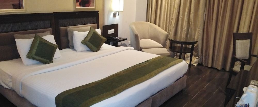 Hotel Western Court Executive Room, 1 Queen Bed 3
