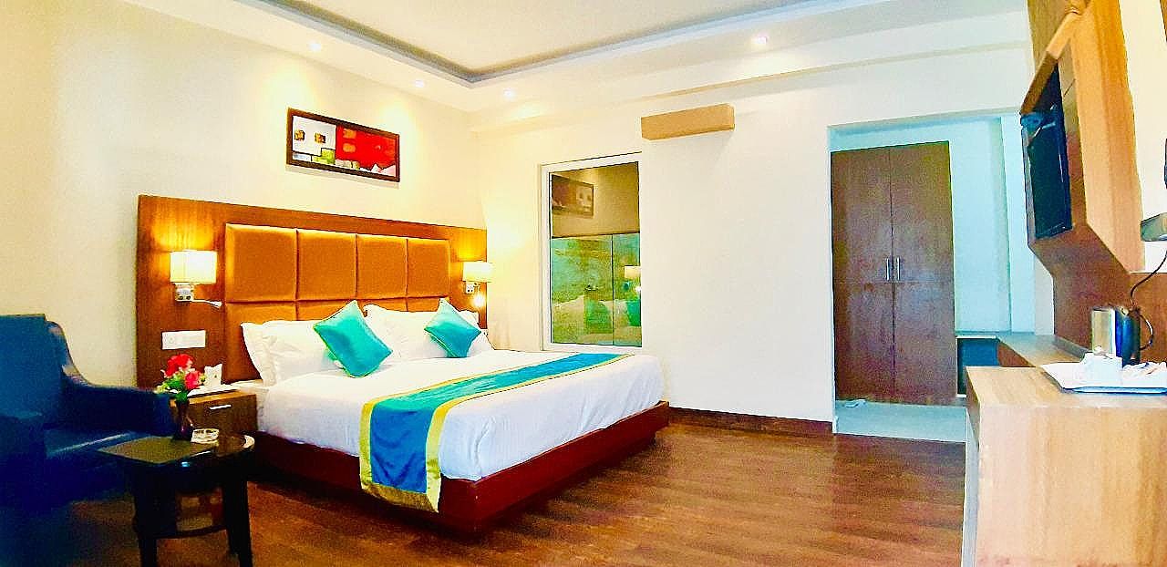 Hotel Himgiri Resort Superior Double (No Balcony) 2