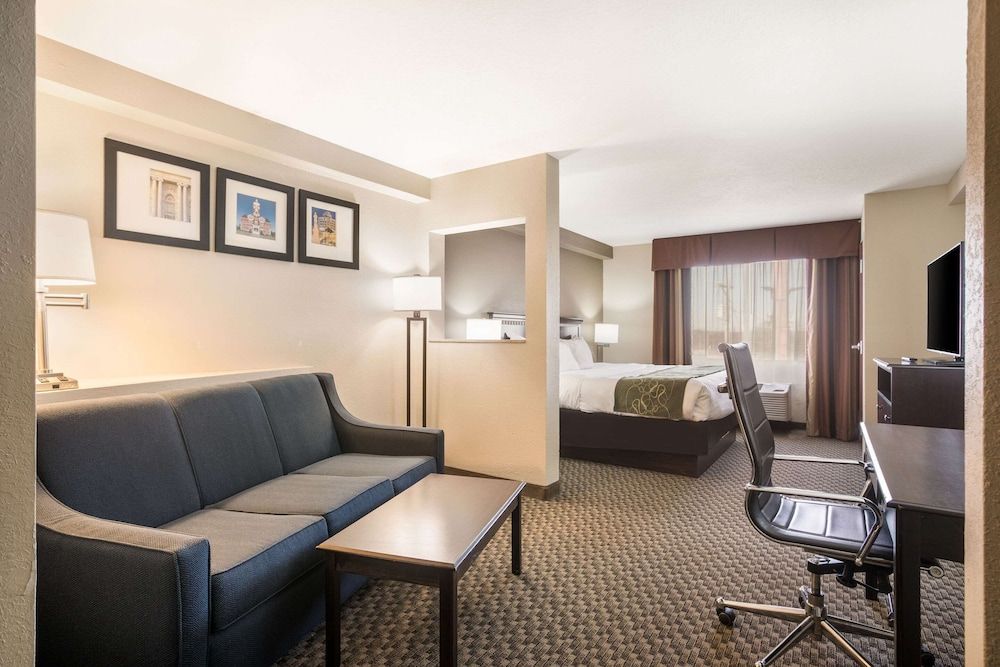 Suite, 1 King Bed, Non Smoking