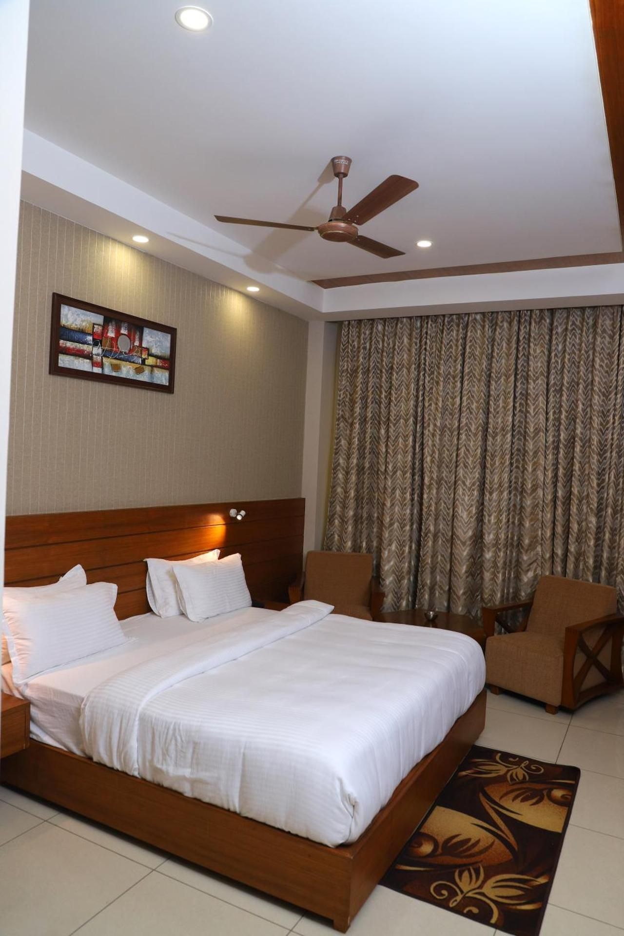 Hotel Royal Hillton Deluxe Room 8