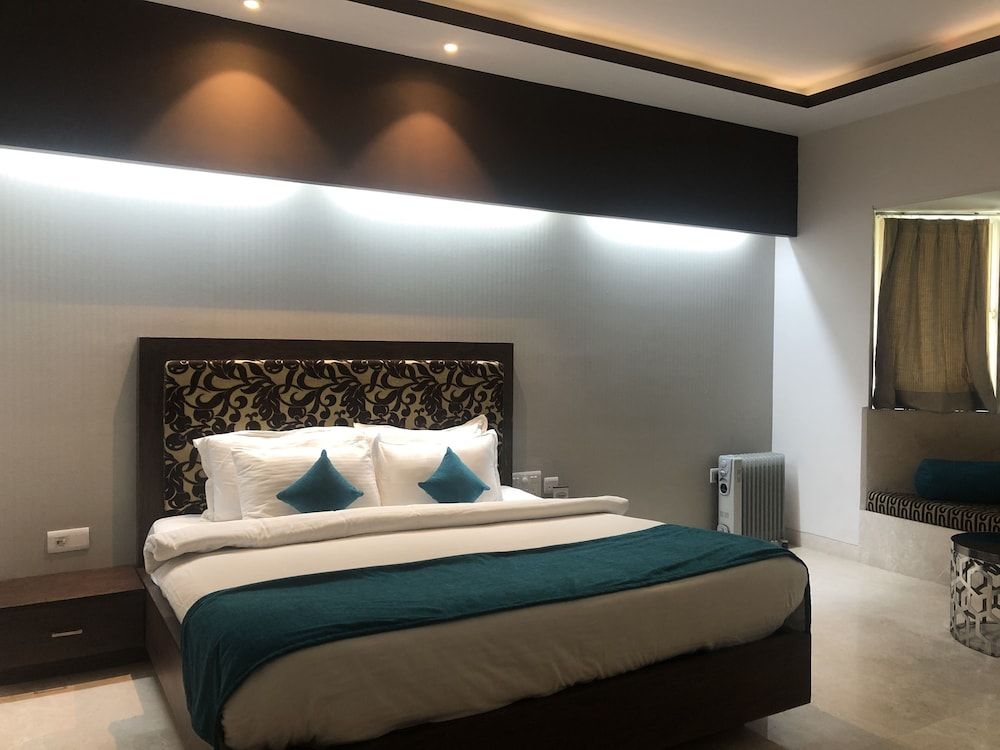 Golden Huts Resorts Premium Double Room