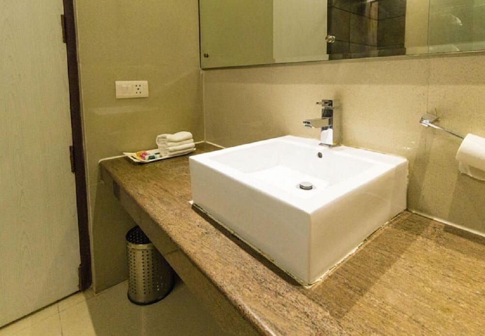 Golden Huts Resorts Premium Double Room, 1 King Bed 3