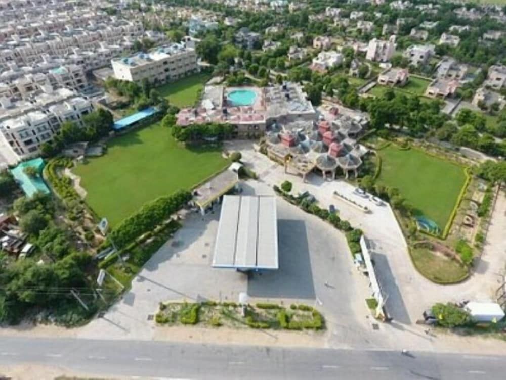 undefined Golden Huts Resorts