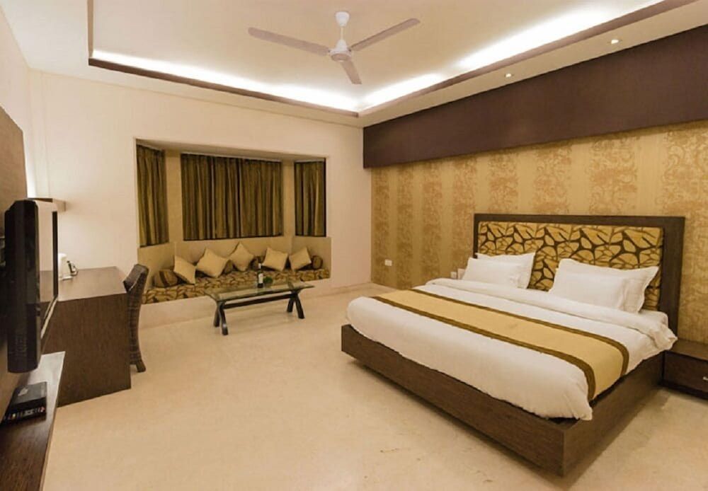 Golden Huts Resorts Premium Double Room 6