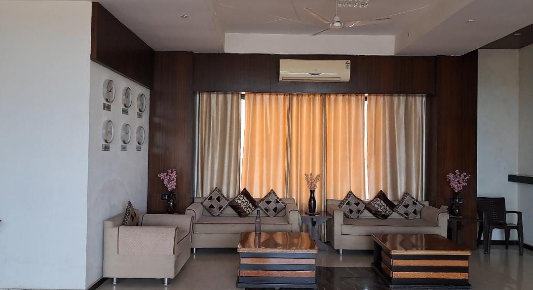 Hotel Lavanya Palace Executive AC Suite Room 8