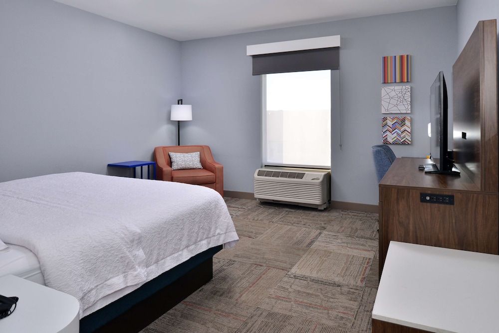 Room, 1 King Bed, Refrigerator & Microwave