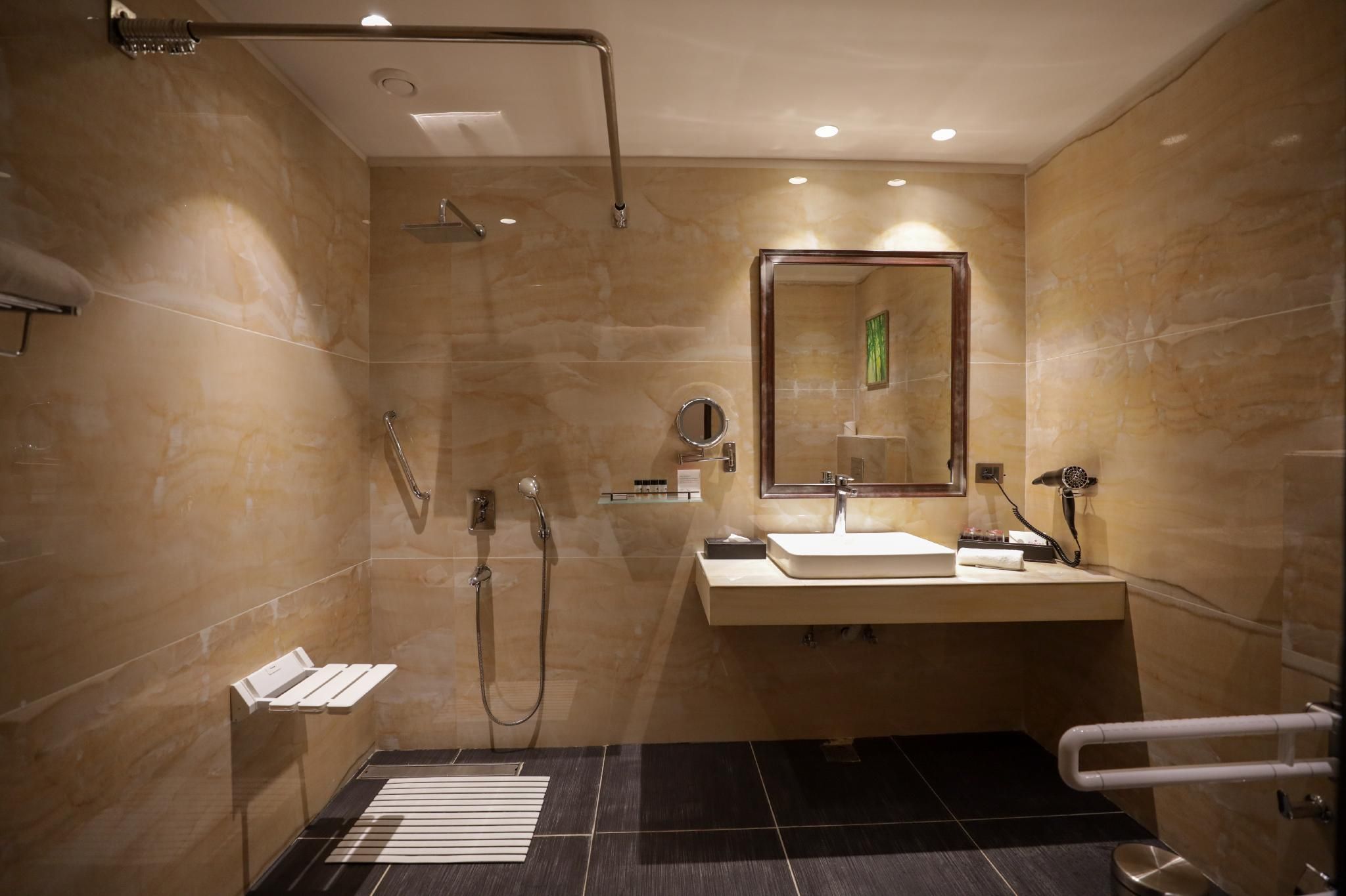 1 King Bed, Suite, Non Smoking