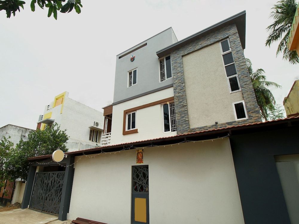 undefined OYO 17355 Shri Sai Homestay 2