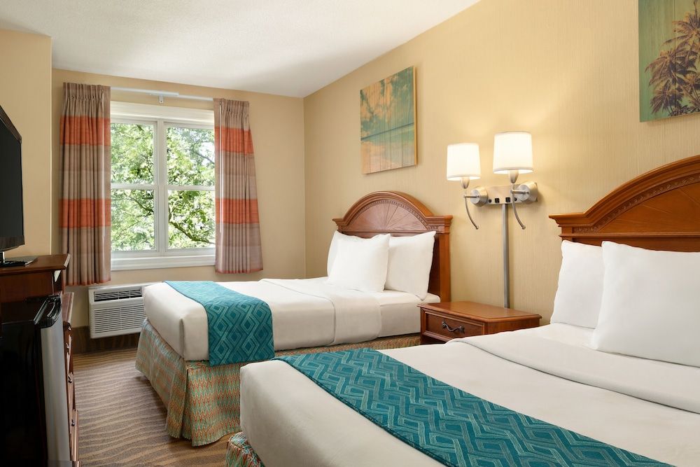 Room, 2 Double Beds, Non Smoking, Poolside