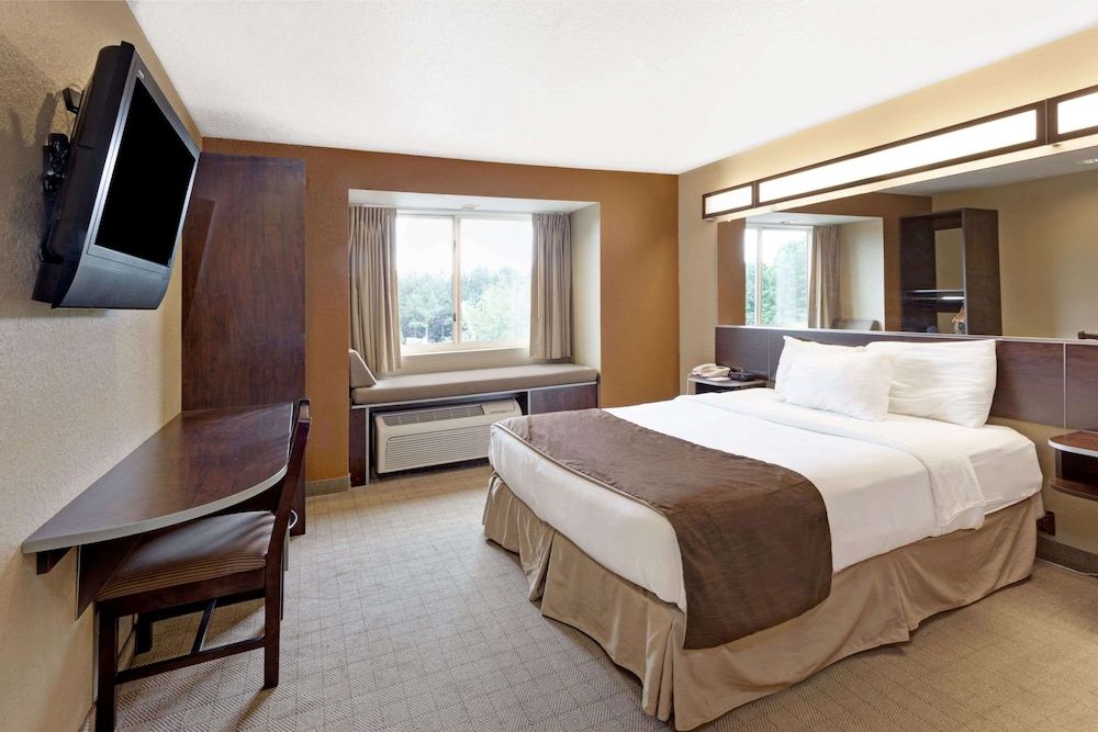 Deluxe Room, 1 Queen Bed, Non Smoking