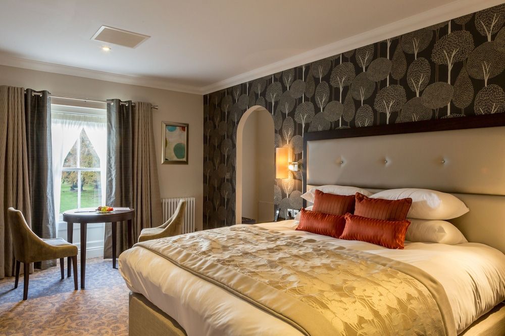 Oakley Hall Hotel Deluxe Room, 1 King Bed