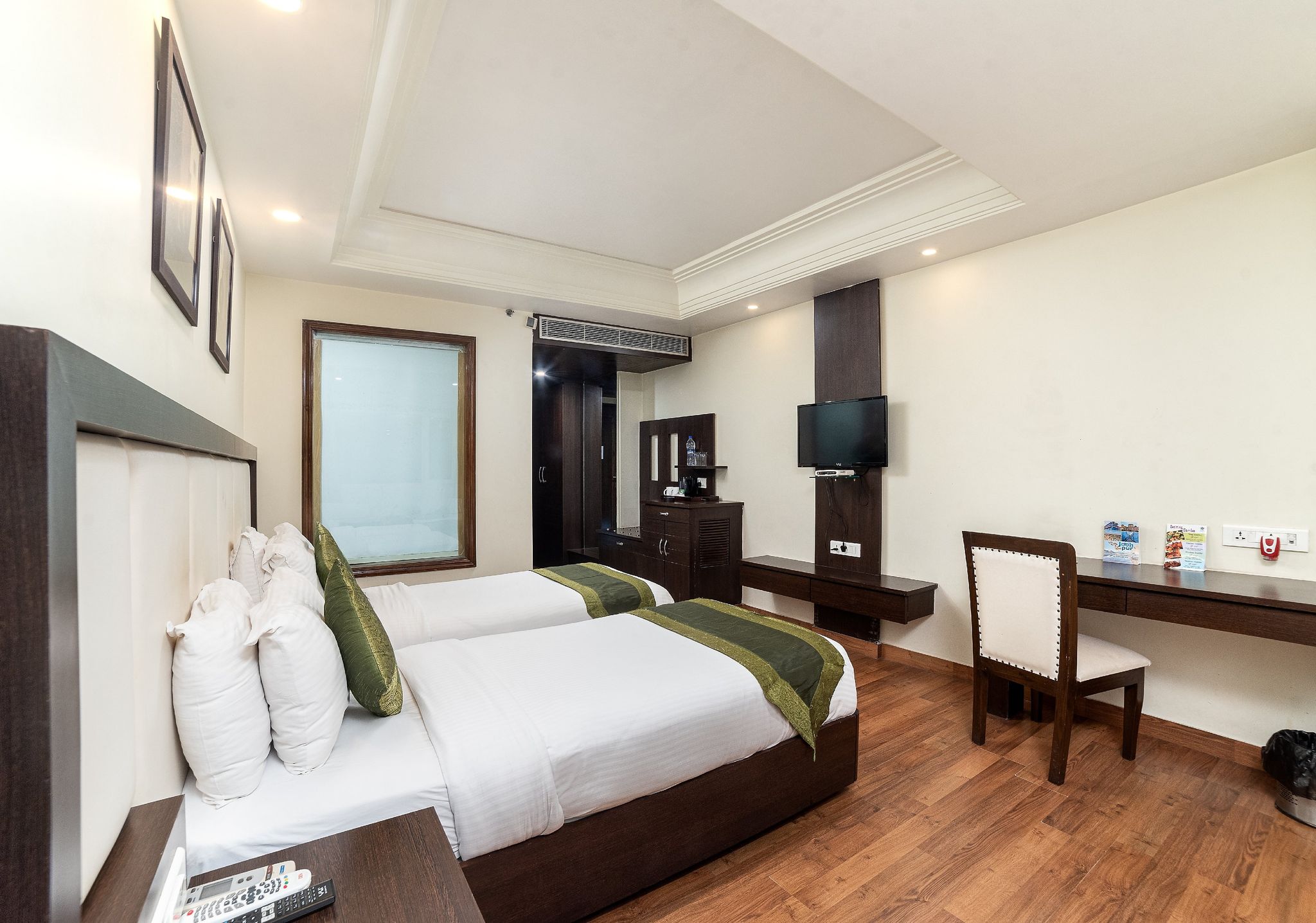 Parkk Boutique by HST Hotels Deluxe Room (King or Twin Bed) 7
