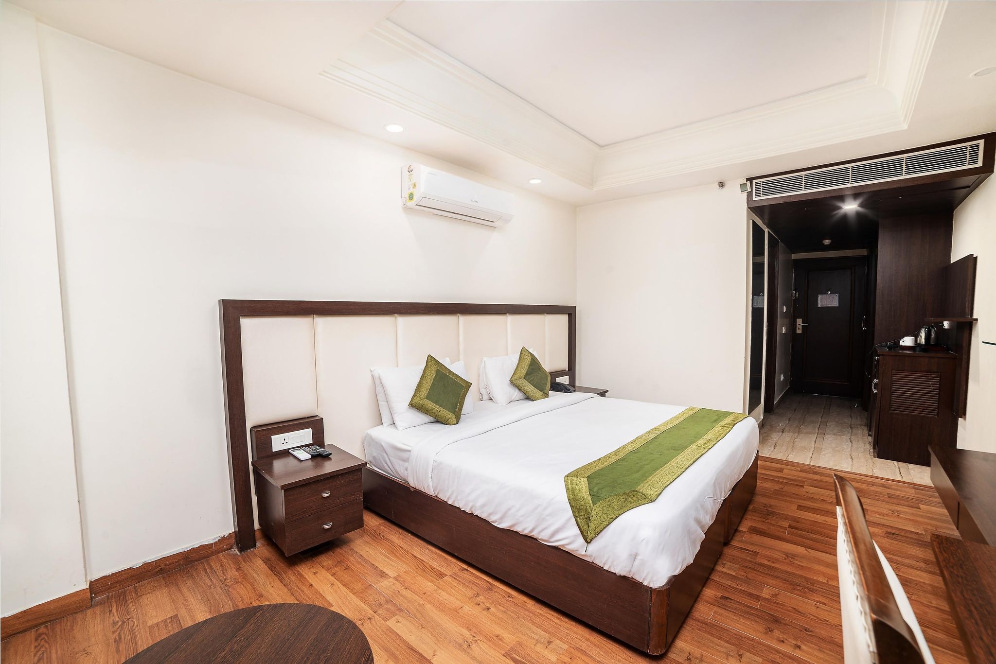 Parkk Boutique by HST Hotels Deluxe Room (King or Twin Bed) 3