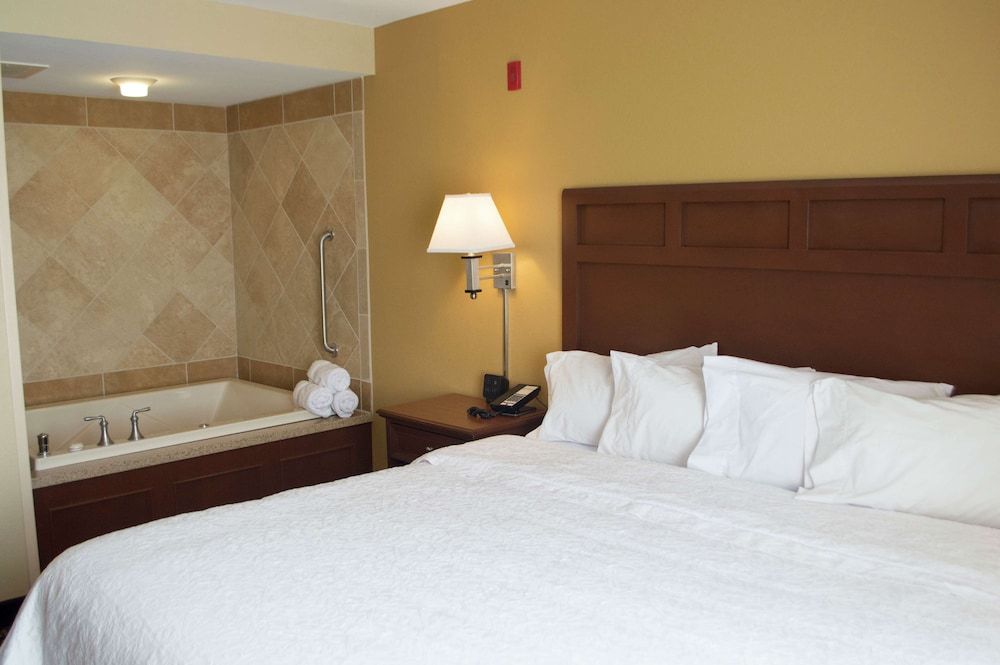 One King Bed, Non-Smoking, with Jetted Tub