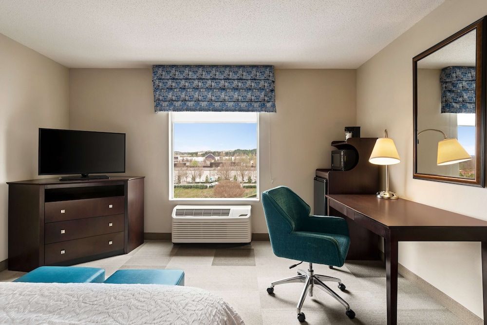 undefined Hampton Inn & Suites Atlanta Airport West/Camp Creek Pkwy 8