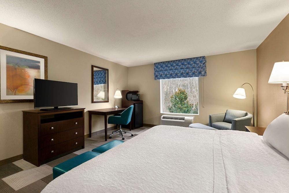 undefined Hampton Inn & Suites Atlanta Airport West/Camp Creek Pkwy 2
