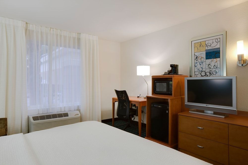 Studio, 1 King Bed with Sofa bed (Mobility/Hearing Accessible, Tub)