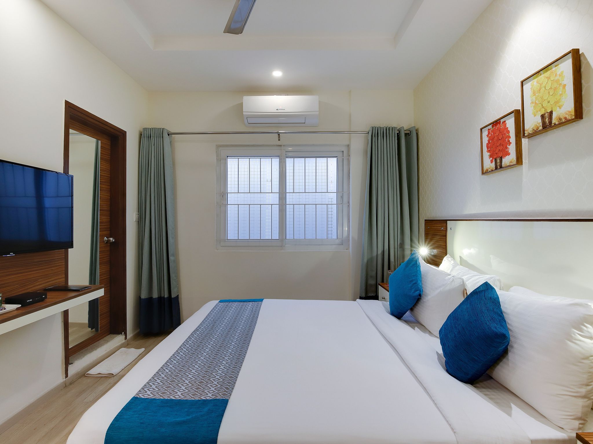 Regenta Inn Indiranagar Bangalore Deluxe Room 10