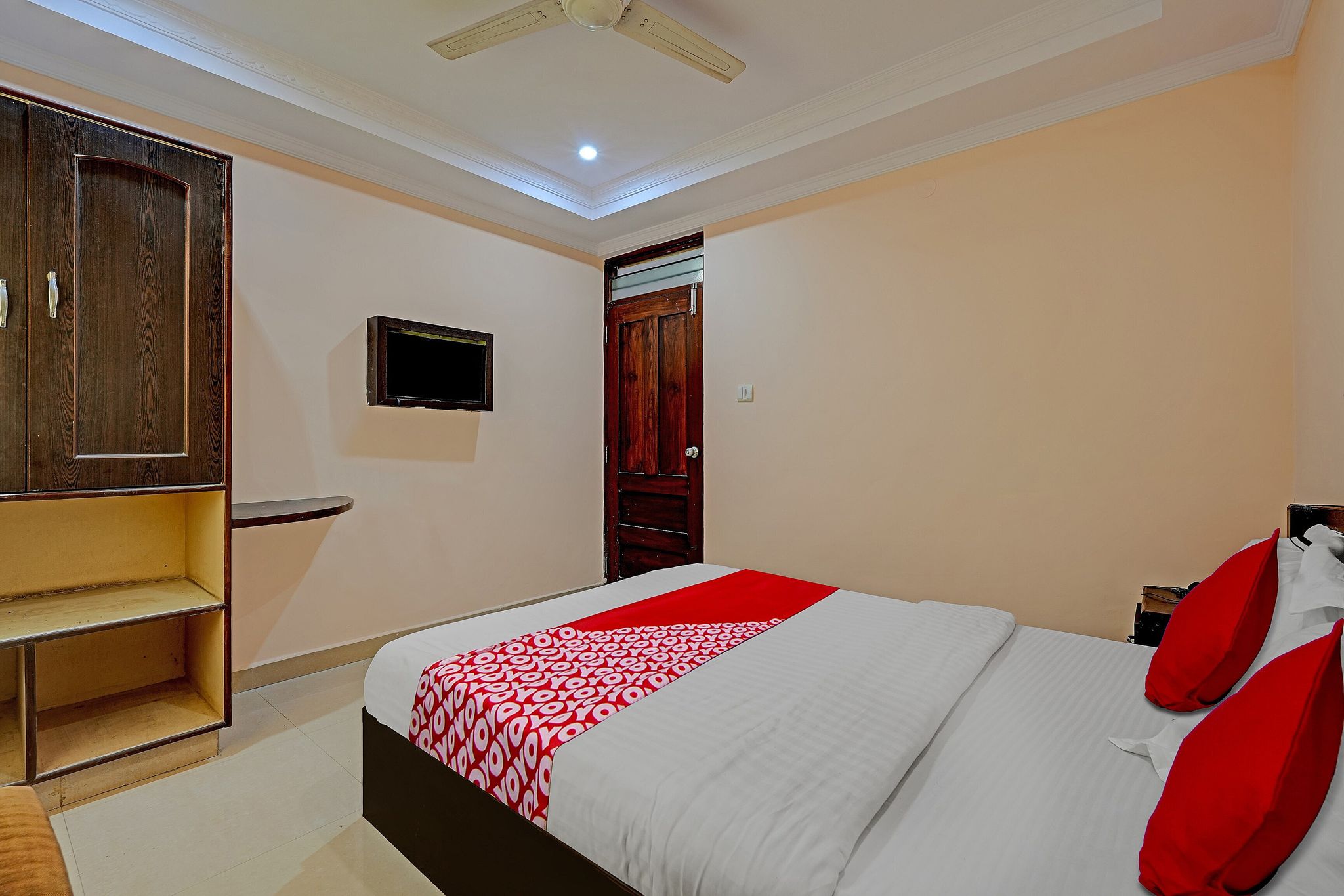 OYO Flagship BNS Lodge Near National College Basavanagudi Classic 10