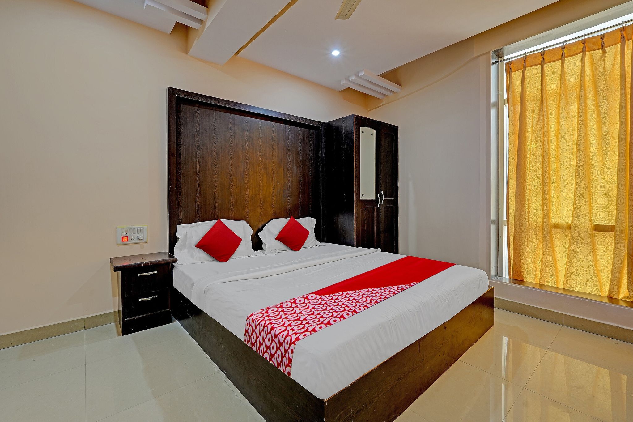 OYO Flagship BNS Lodge Near National College Basavanagudi Classic 8