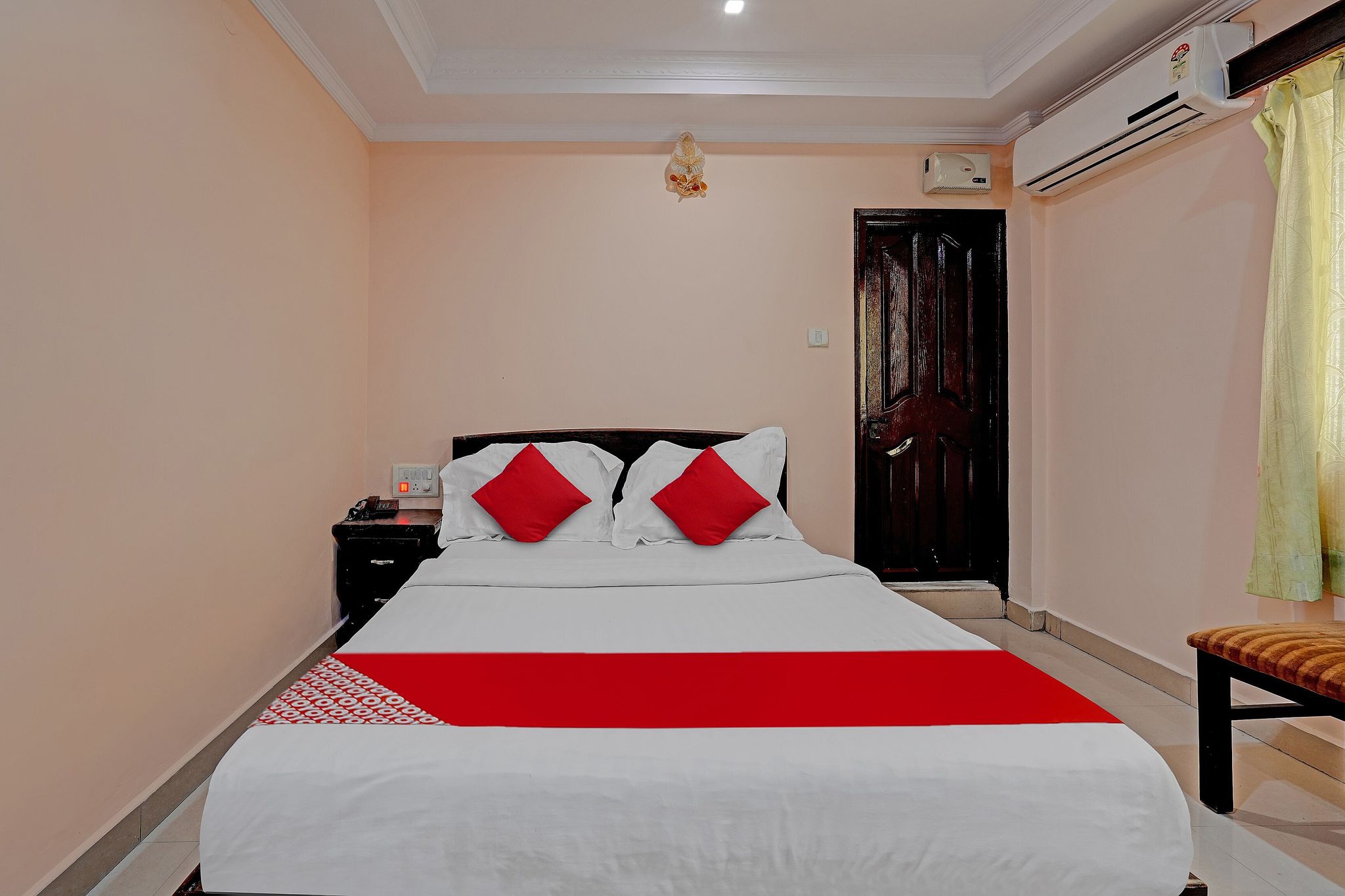 OYO Flagship BNS Lodge Near National College Basavanagudi Classic 15