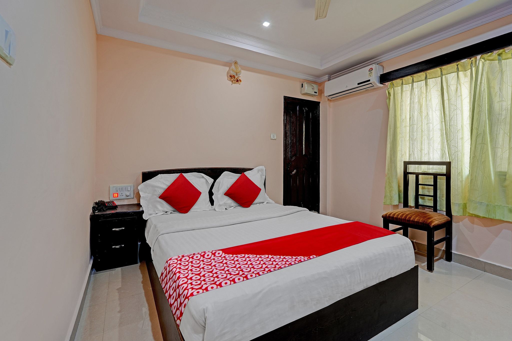 OYO Flagship BNS Lodge Near National College Basavanagudi Classic 9