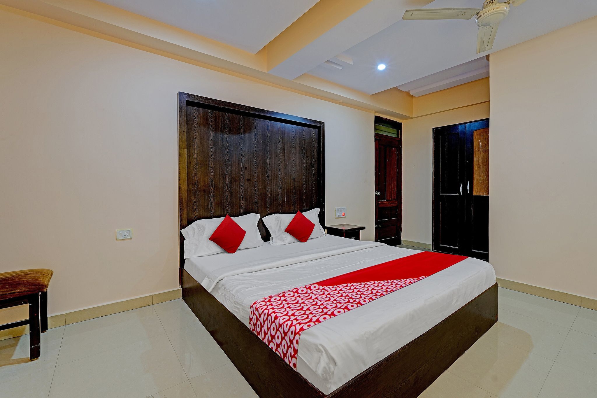 OYO Flagship BNS Lodge Near National College Basavanagudi Classic 11
