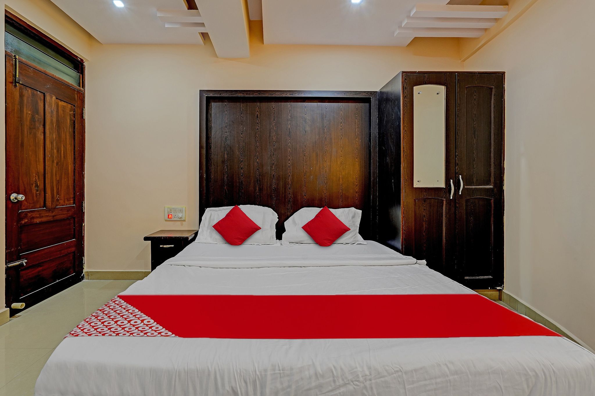 OYO Flagship BNS Lodge Near National College Basavanagudi Classic 14