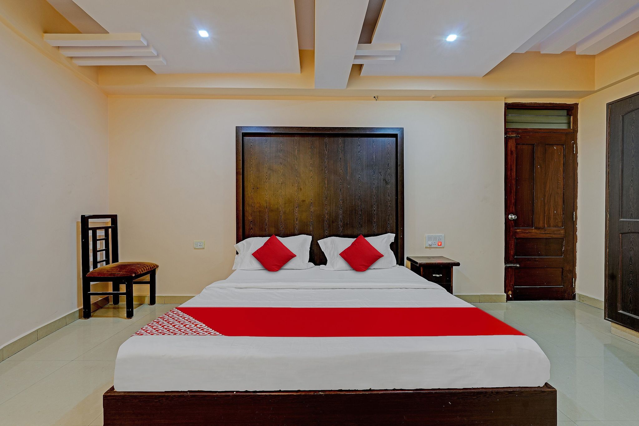 OYO Flagship BNS Lodge Near National College Basavanagudi Classic 13