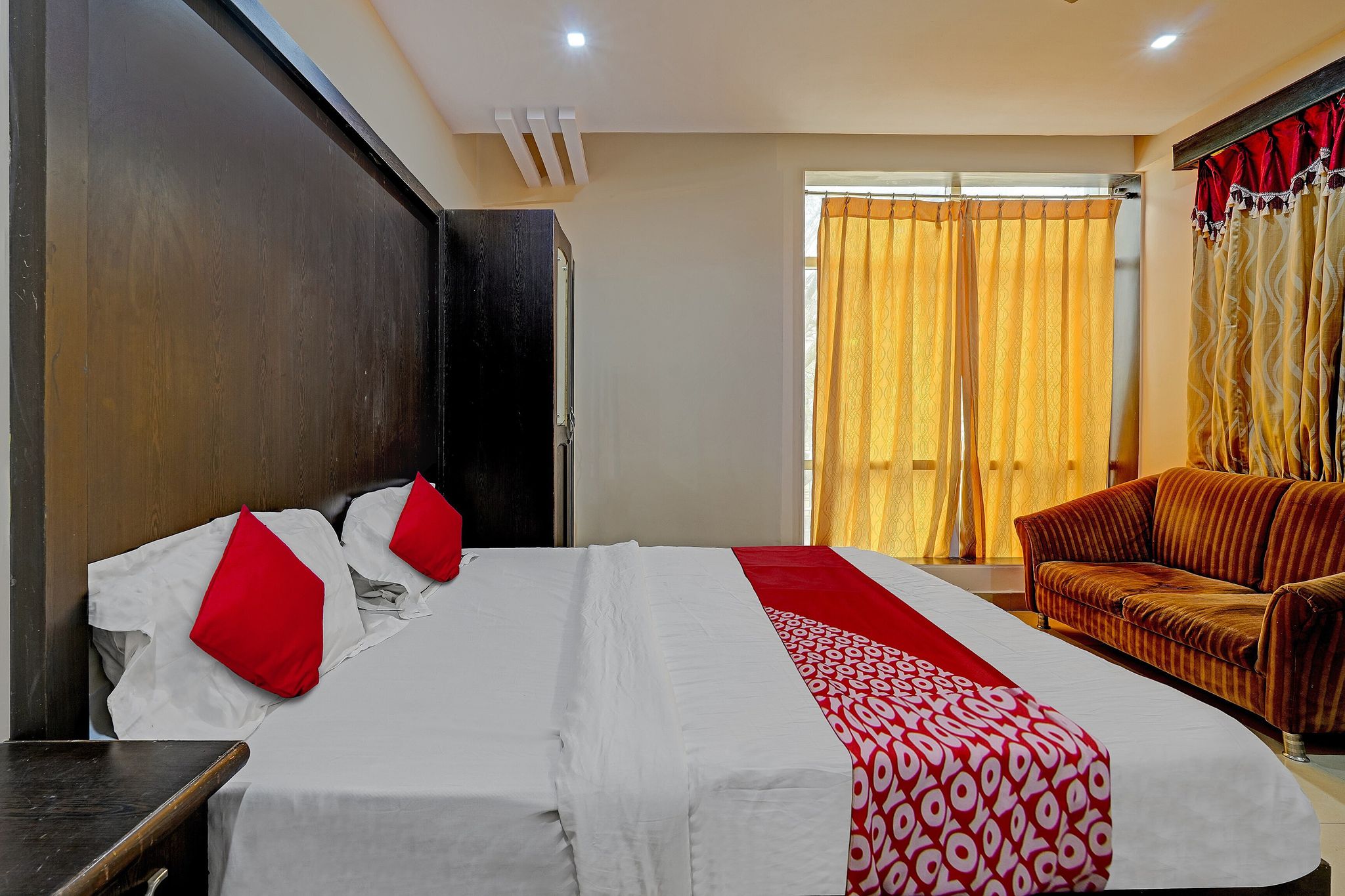 OYO Flagship BNS Lodge Near National College Basavanagudi Classic 7