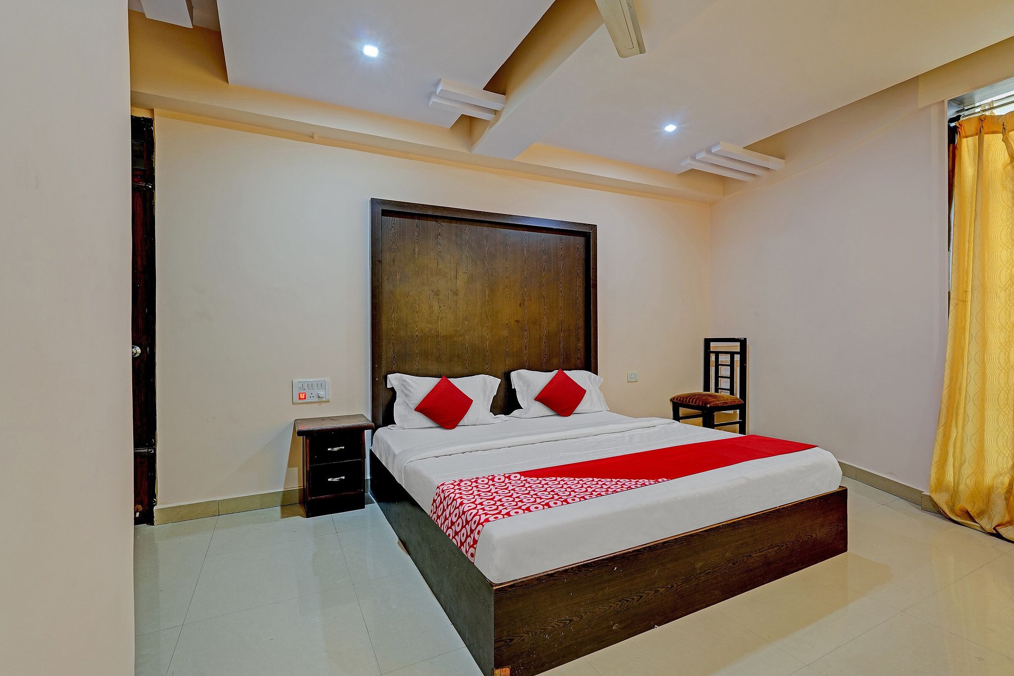 OYO Flagship BNS Lodge Near National College Basavanagudi Classic 12