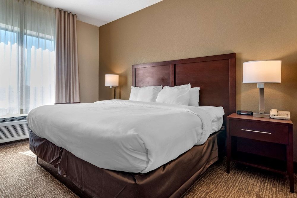 Suite, 1 King Bed, Non Smoking, Hot Tub
