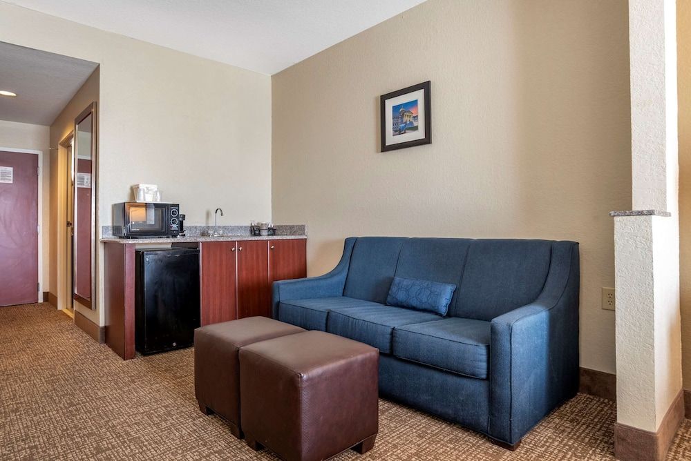 Suite, 1 King Bed, Non Smoking