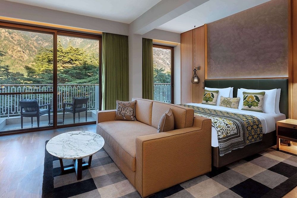 Club Room, 1 King Bed, Balcony