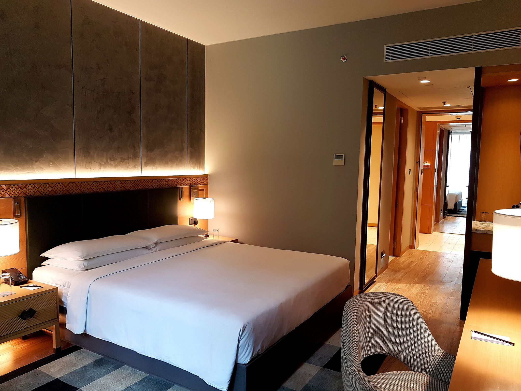 Room, 1 King Bed, Balcony