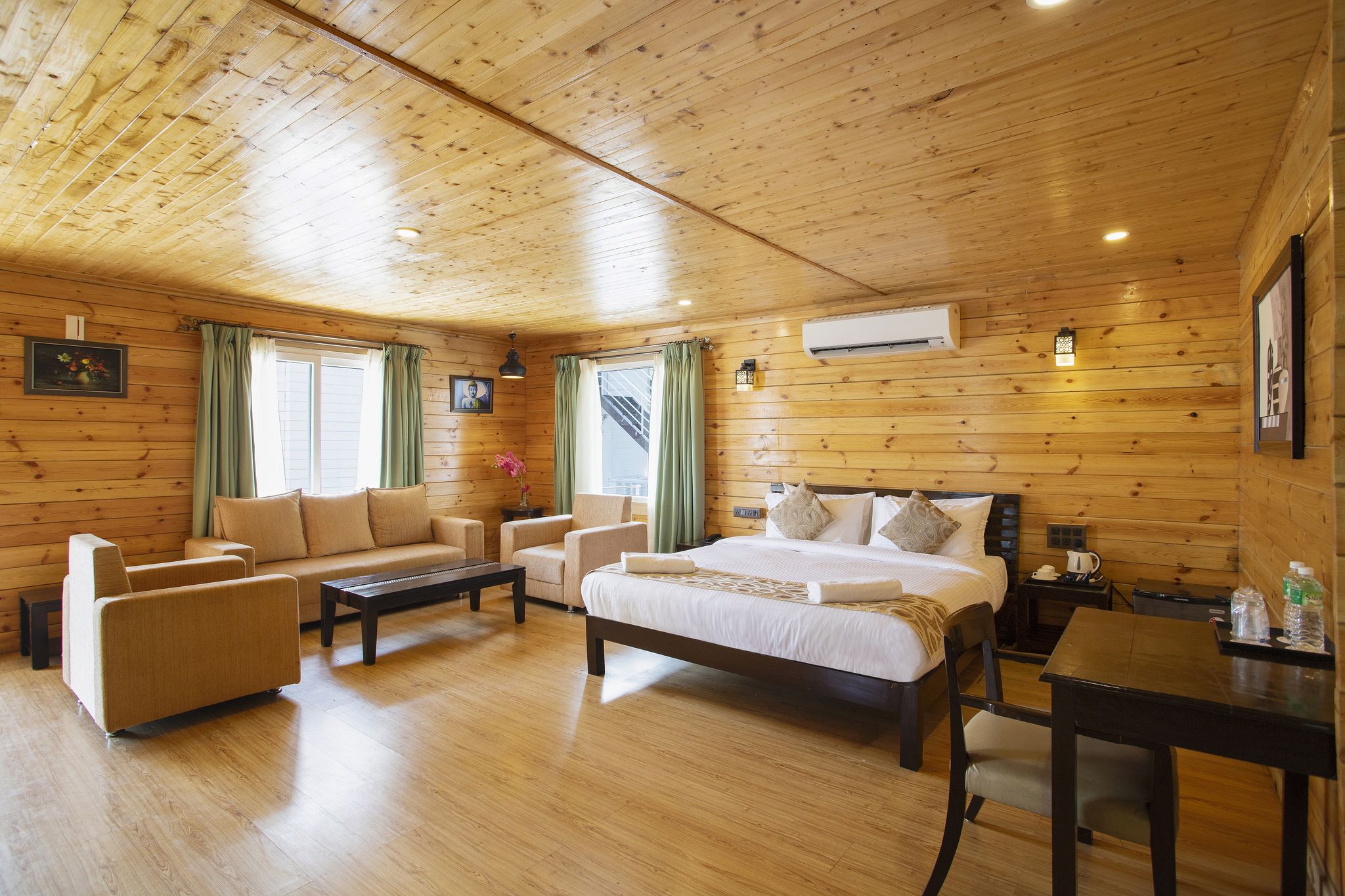 Stone Wood Riverfront Resort Family Cottage 4