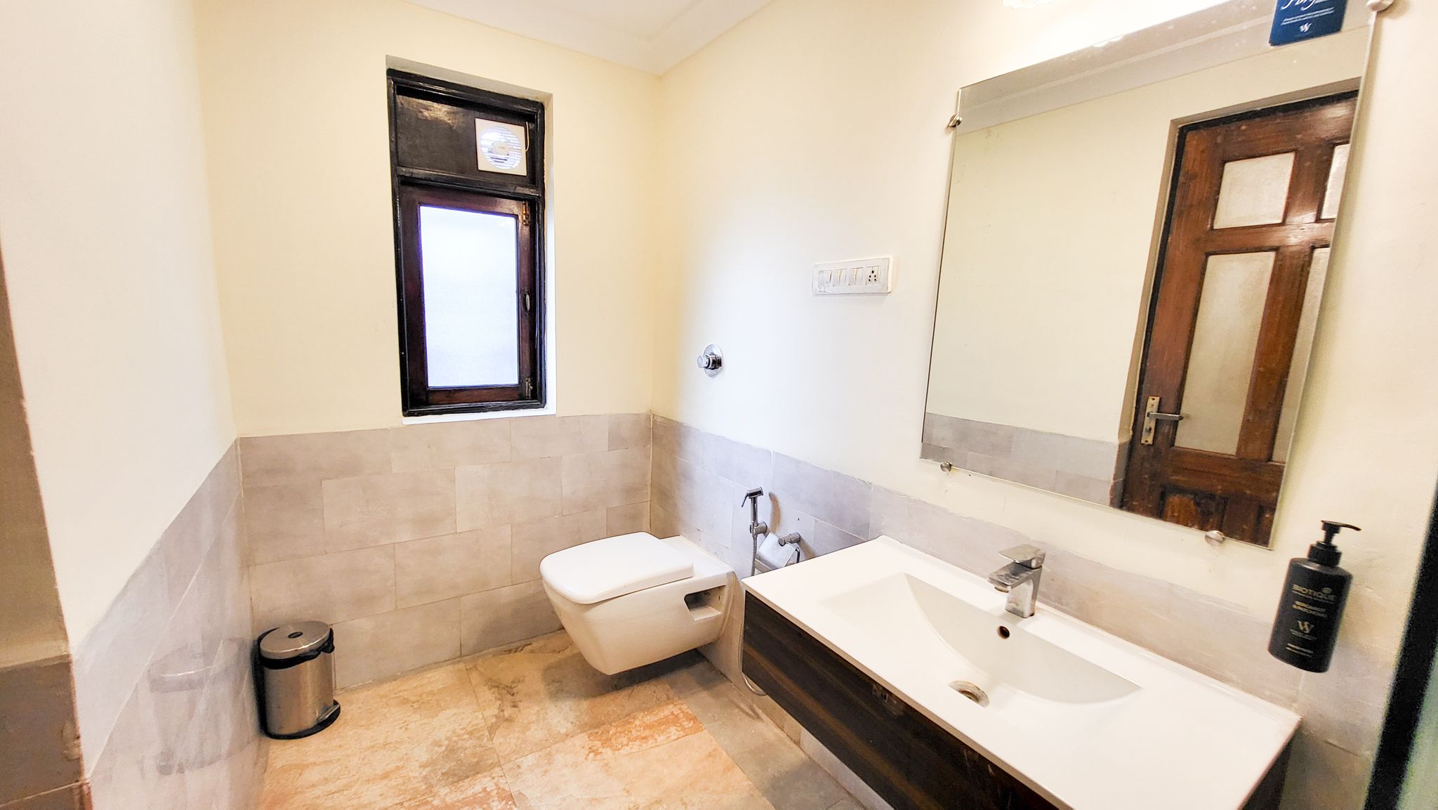 Stone Wood Riverfront Resort Room In Villa 3