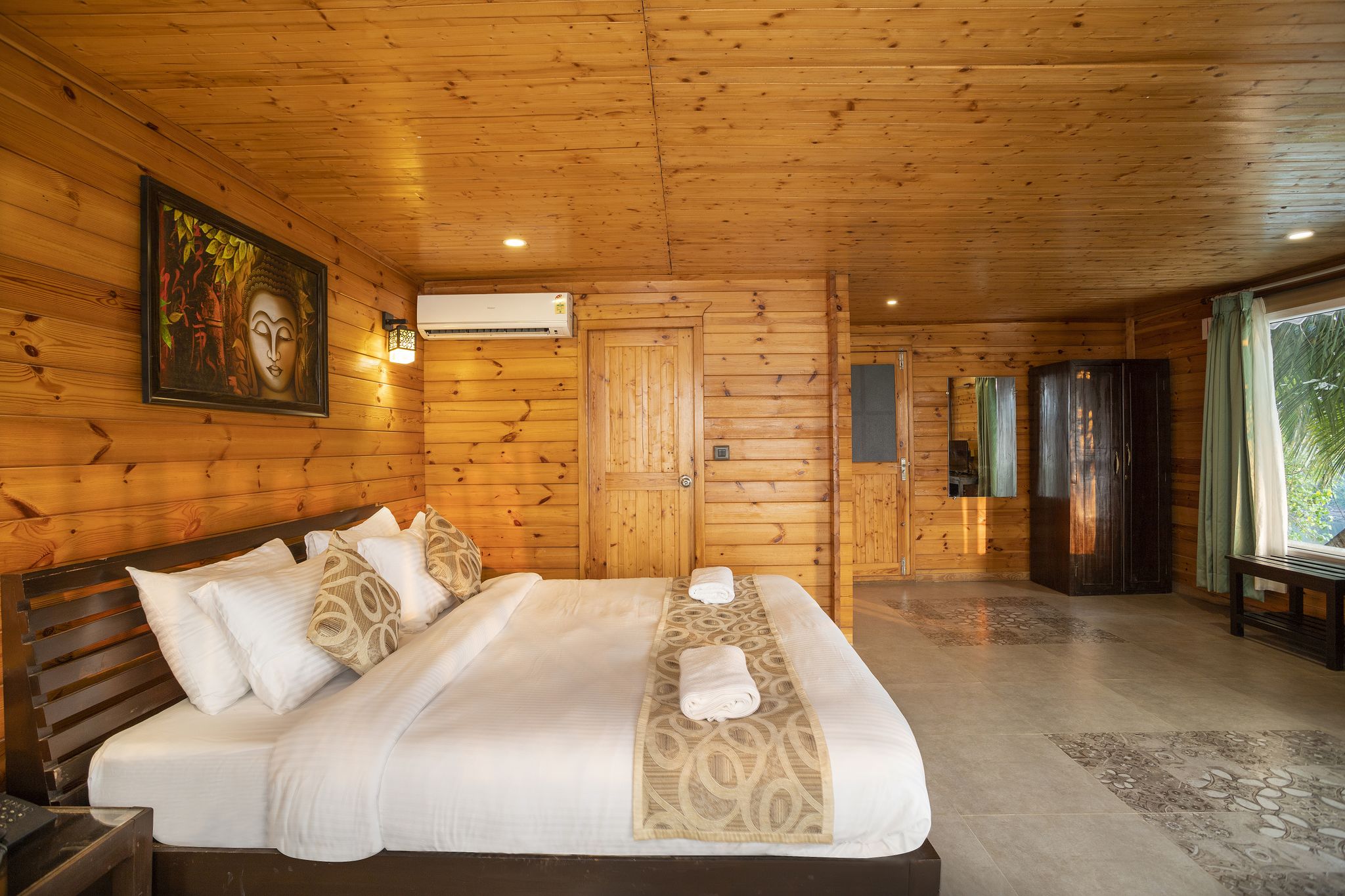 Stone Wood Riverfront Resort Family Cottage 2