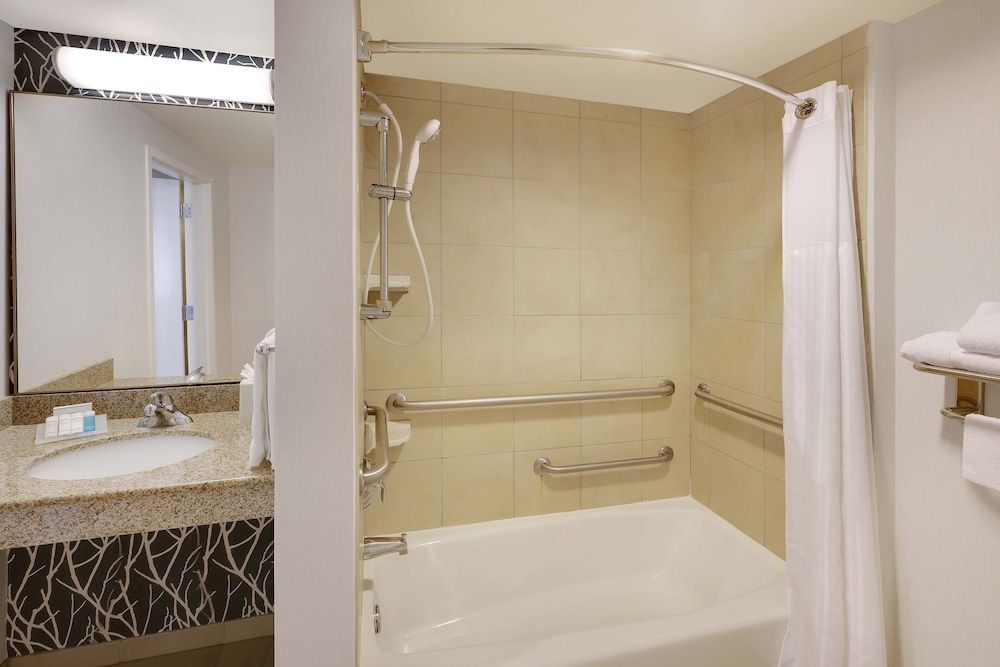 Hilton Garden Inn Austin North Room, 1 King Bed, Accessible, Bathtub (Hearing & Mobility) 2