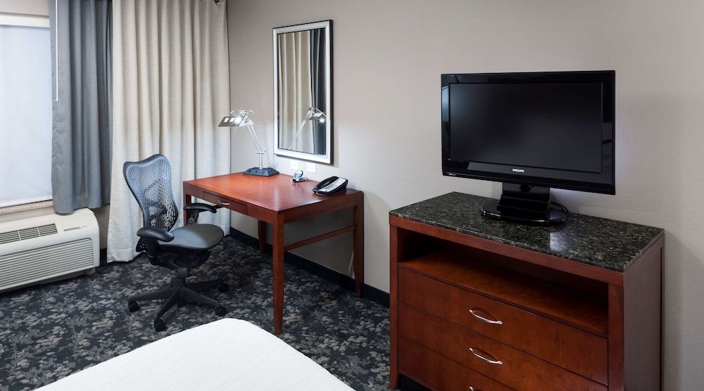 undefined Hilton Garden Inn Austin North 8