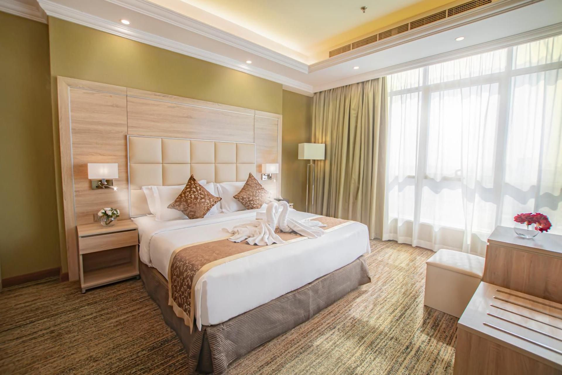undefined Iridium 70 Hotel 4