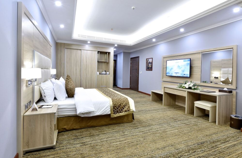 undefined Iridium 70 Hotel 10