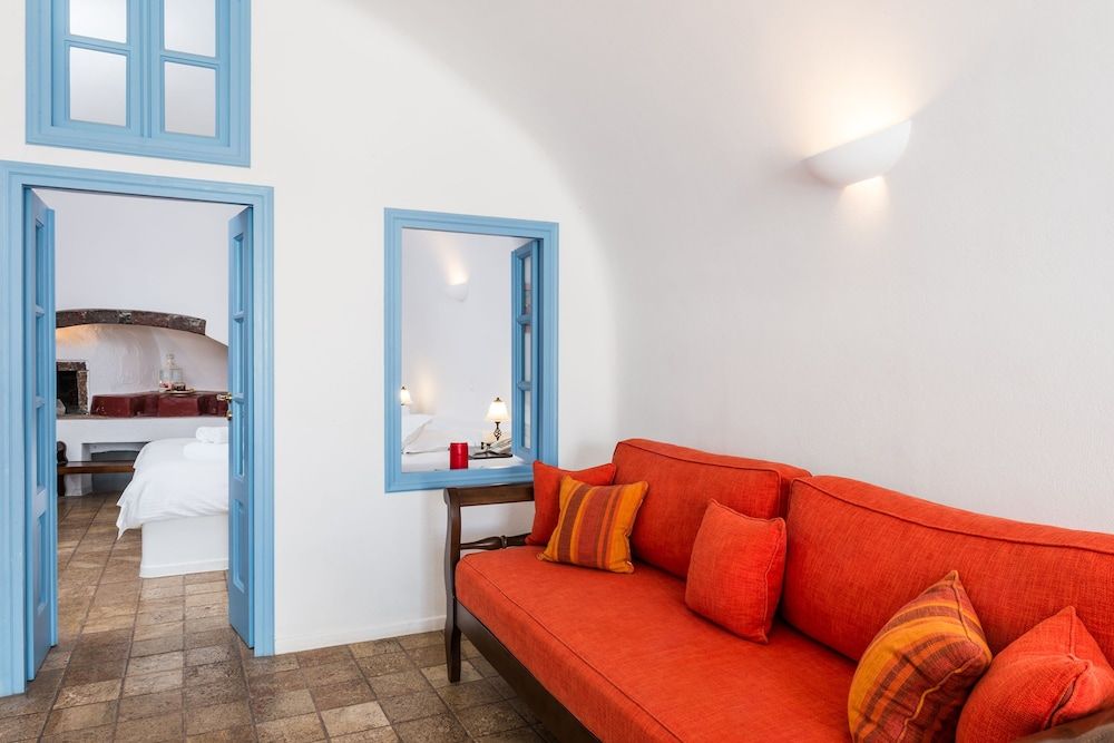 Pantelia Suites Junior Suite (Caldera View) 8