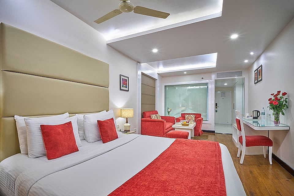 Club Royal Room (With Bathtub)