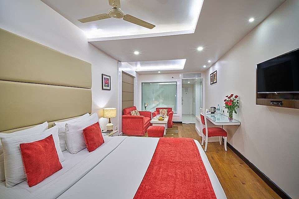 Club Royal Room (With Bathtub)
