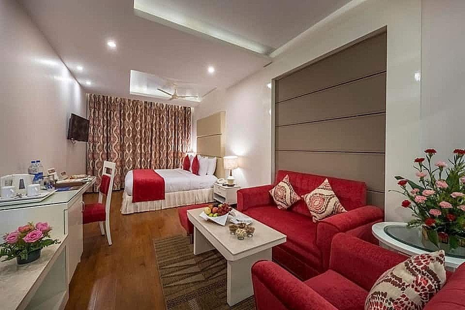 Club Royal Room