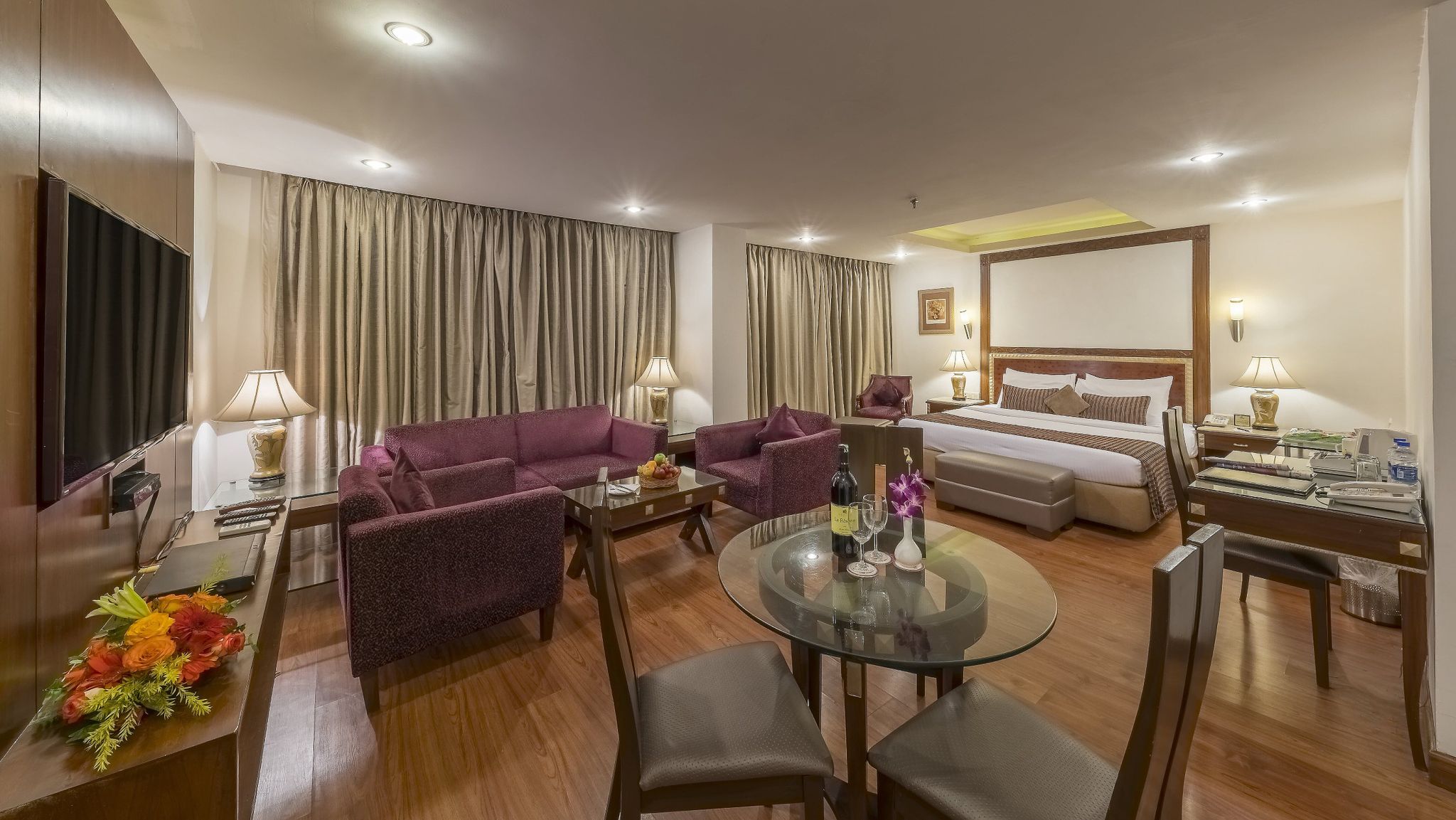 Club Royal Suite (With Bathtub)