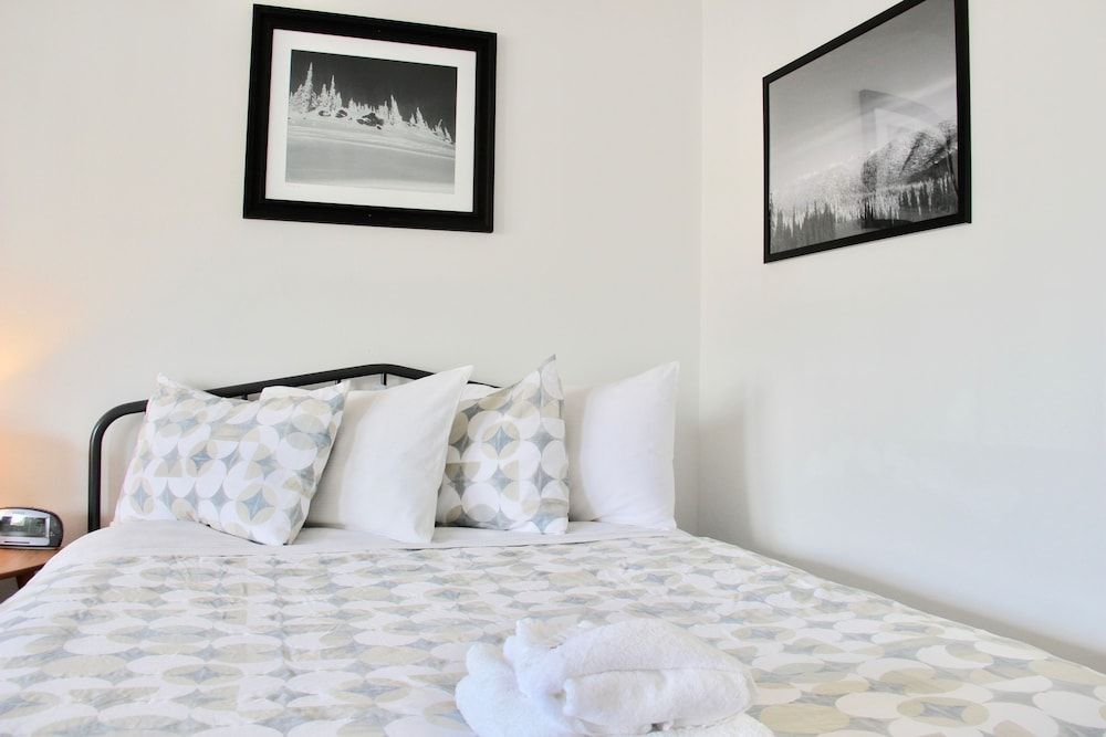 Chalet Motel Whitefish Standard Room, 2 Queen Beds 4