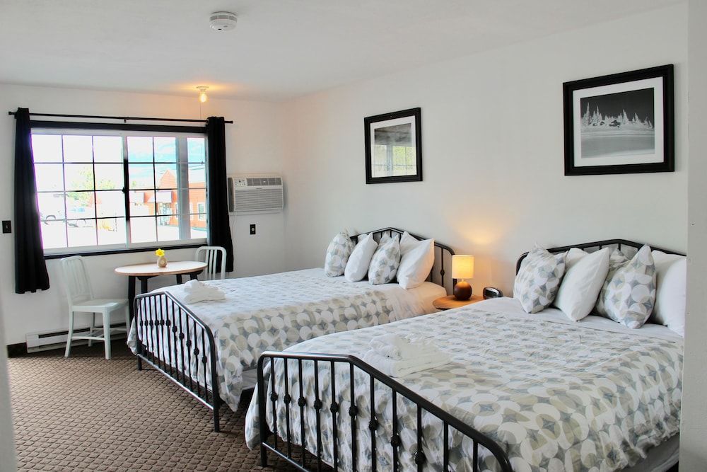 Chalet Motel Whitefish Standard Room, 2 Queen Beds 3